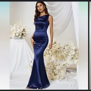Muxxn Boutique Navy Mermaid Hem Satin Floor Length Formal Dress size small